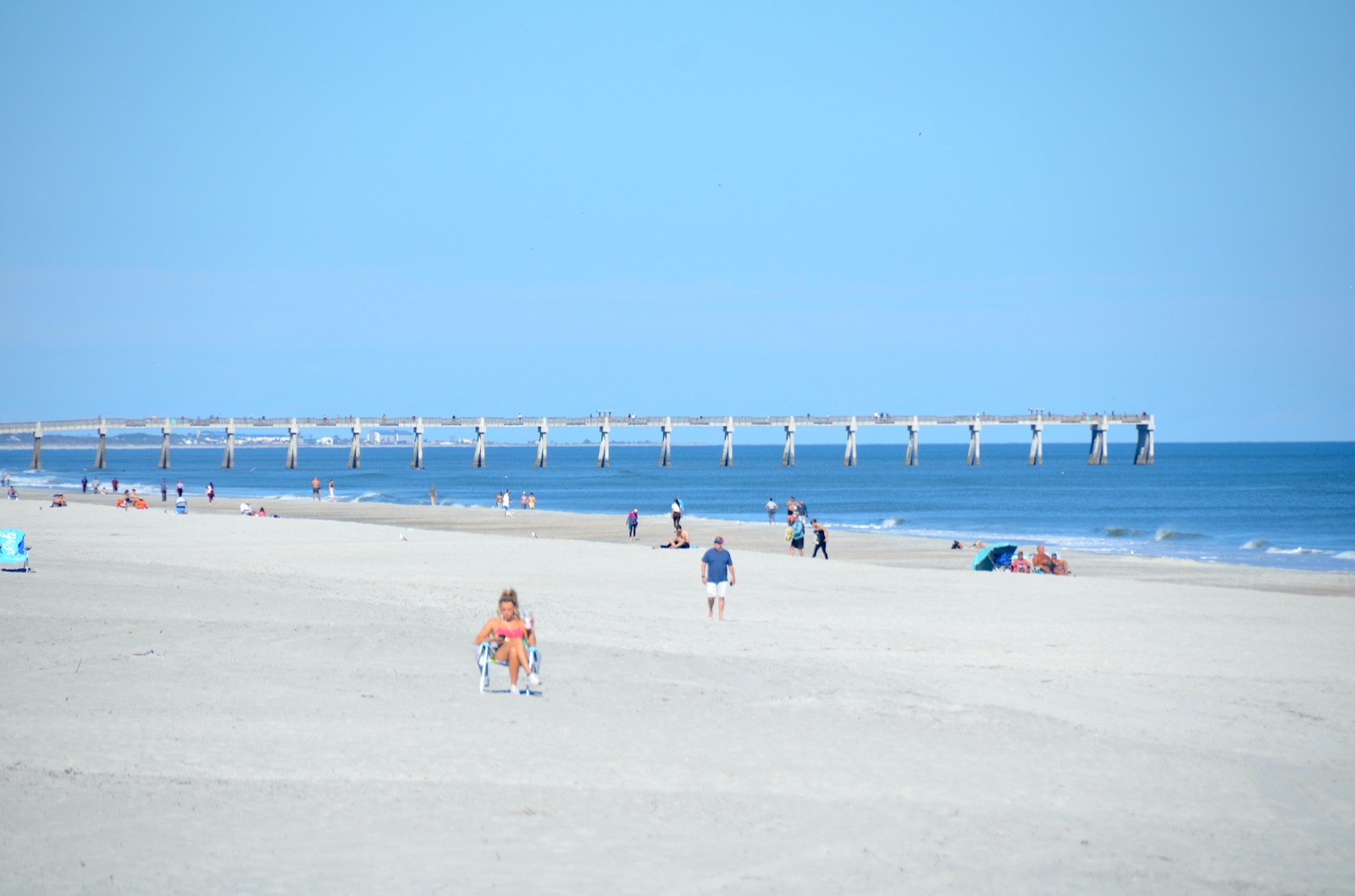 Jacksonville Beach with the fishing pier in the background