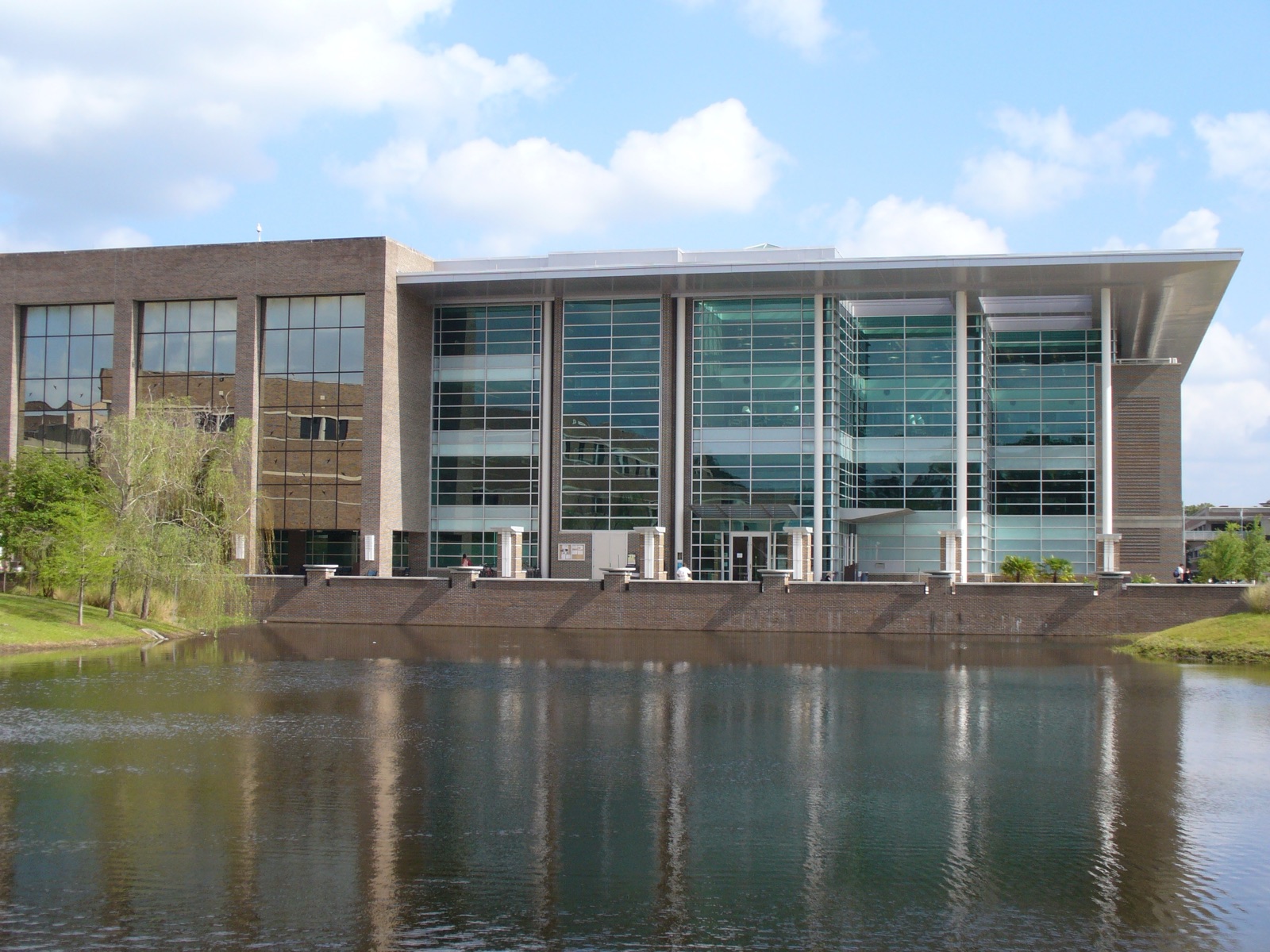 Thomas G. Carpenter Library at the University of North Florida reflected in the campus lake, Jacksonville